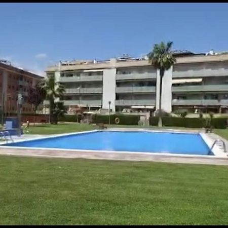 Riu - Apartamento En Primera Linea De Mar Con Piscina Cubelles Luaran gambar