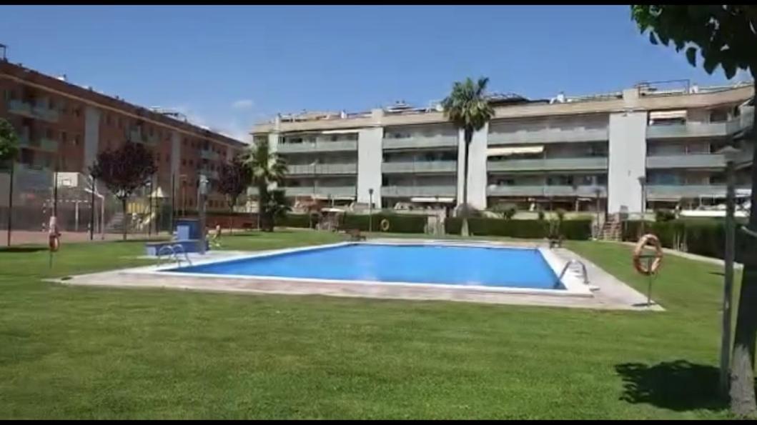 Riu - Apartamento En Primera Linea De Mar Con Piscina Cubelles Luaran gambar