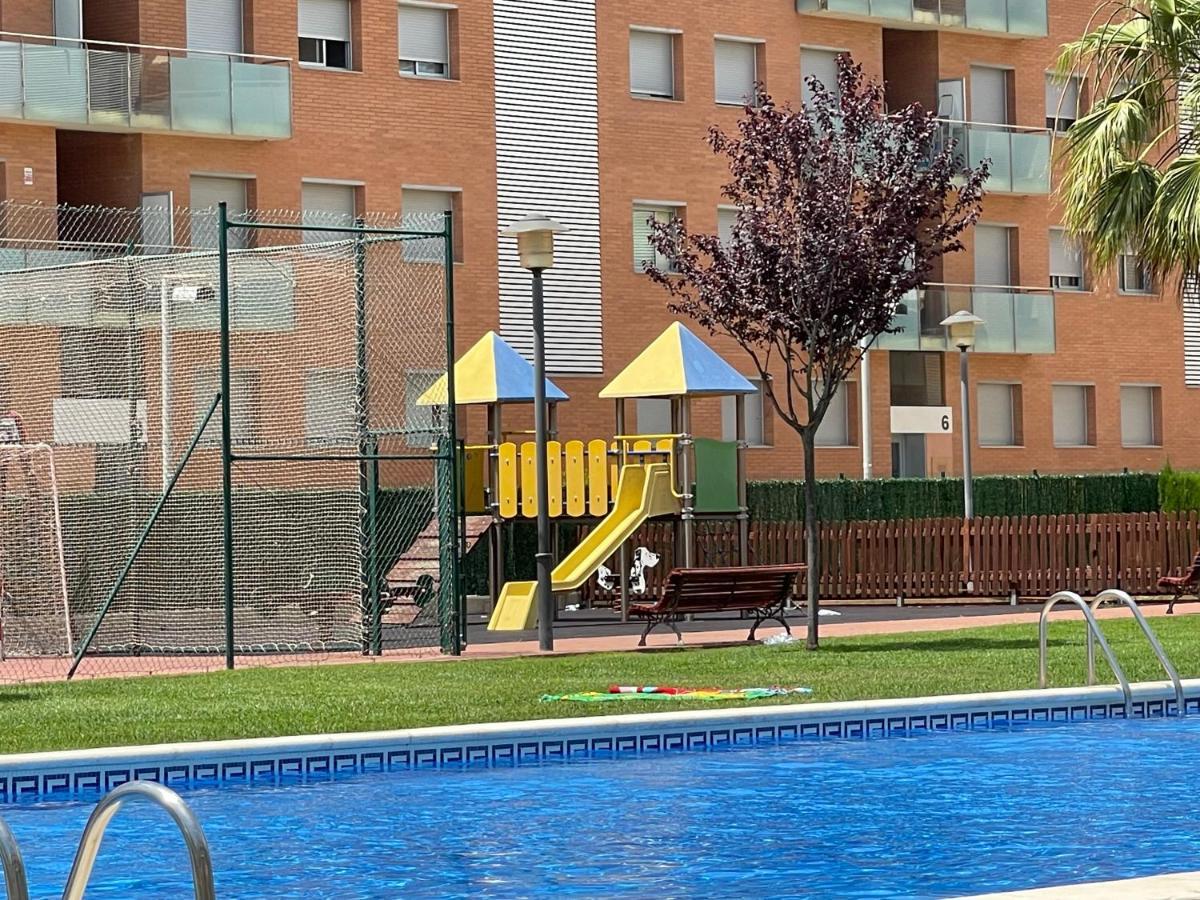 Riu - Apartamento En Primera Linea De Mar Con Piscina Cubelles Luaran gambar